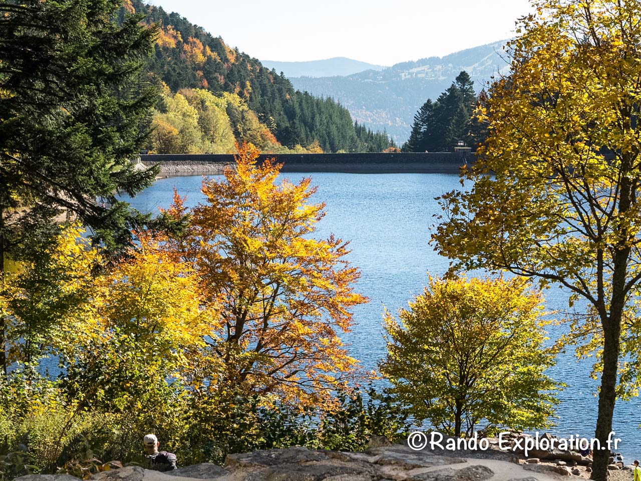 Lac glaciaire des Vosges en automne