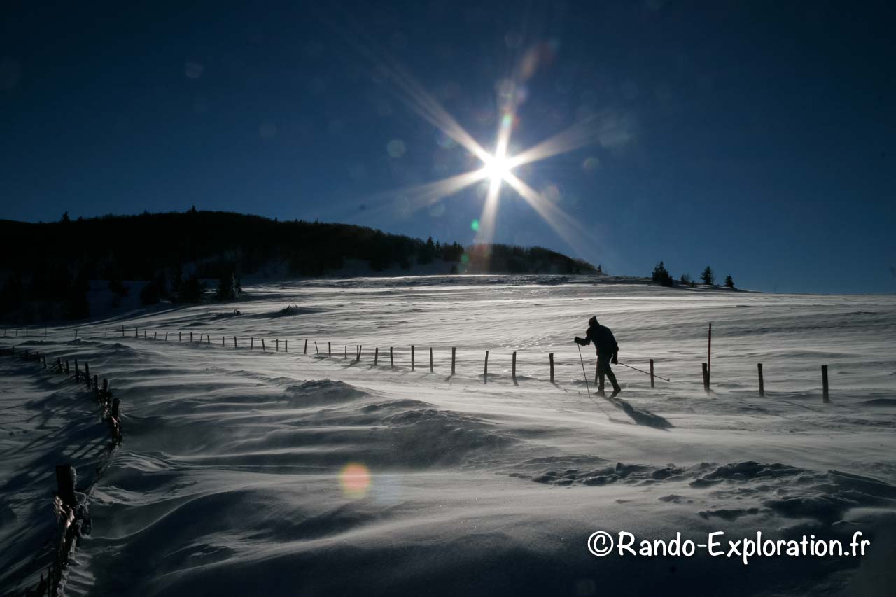 Skieur sur les crêtes vosgiennes
