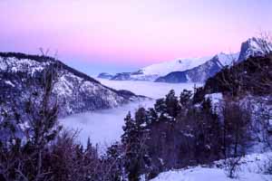 Vallée des Alpes en hiver