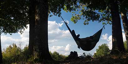 Bivouac : dormir dans un hamac